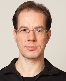 Dr. Roland Strausz Prof.
